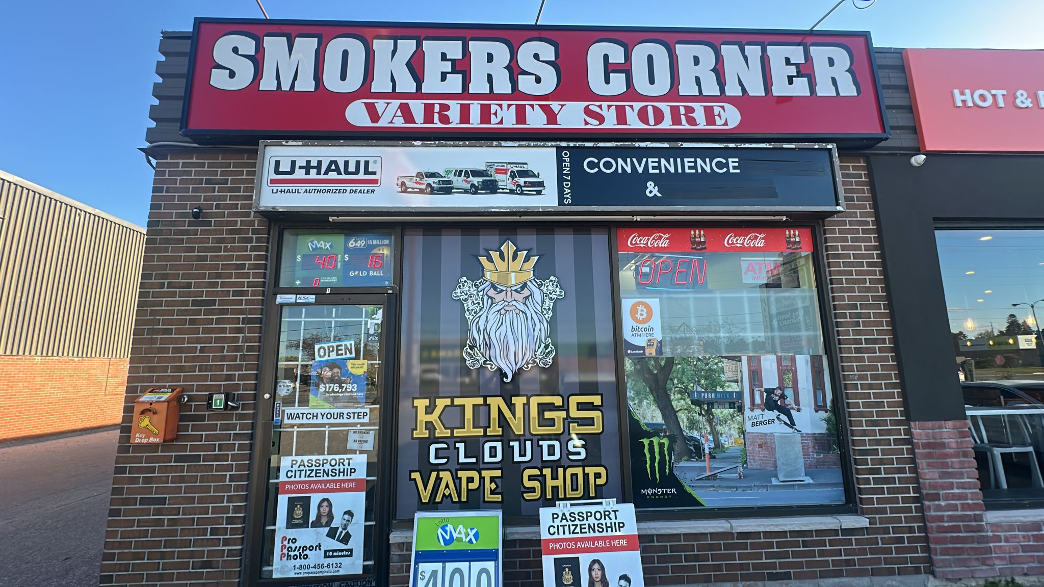 Image of King St E Smoker's Corner