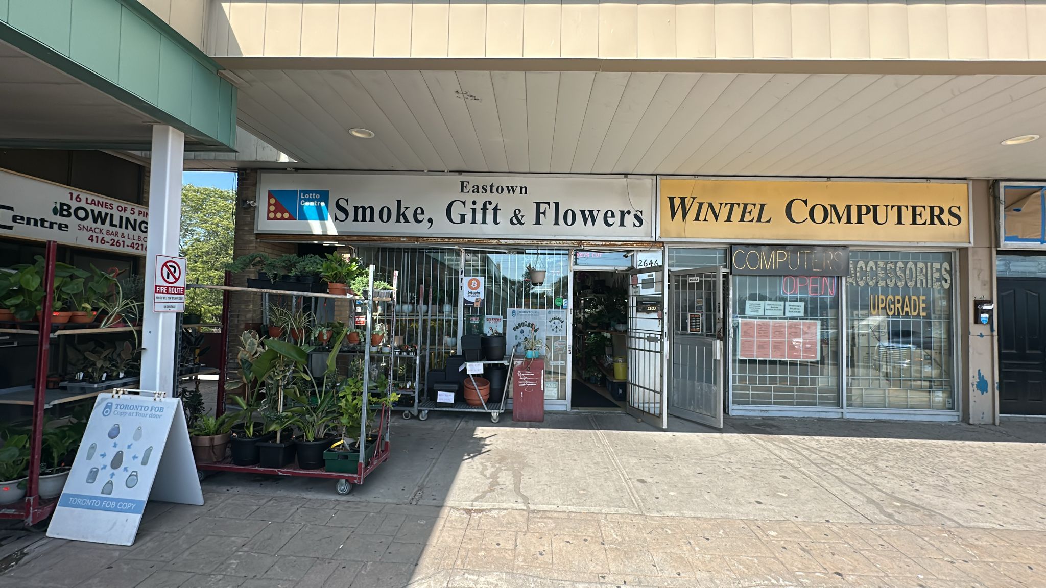 Image of Eastown Smoke Gift & Flowers