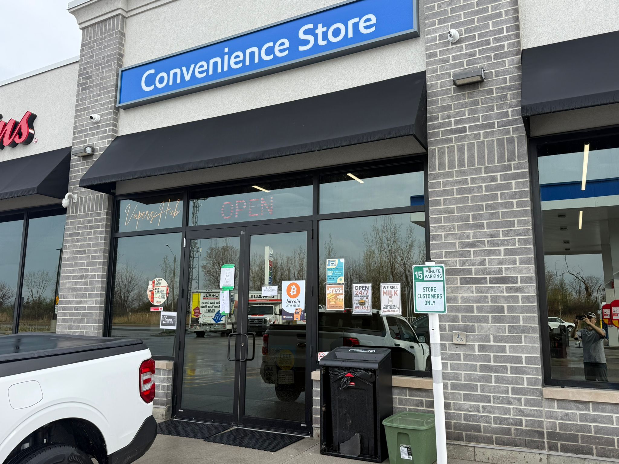 Image of Convenience Store - Mobil