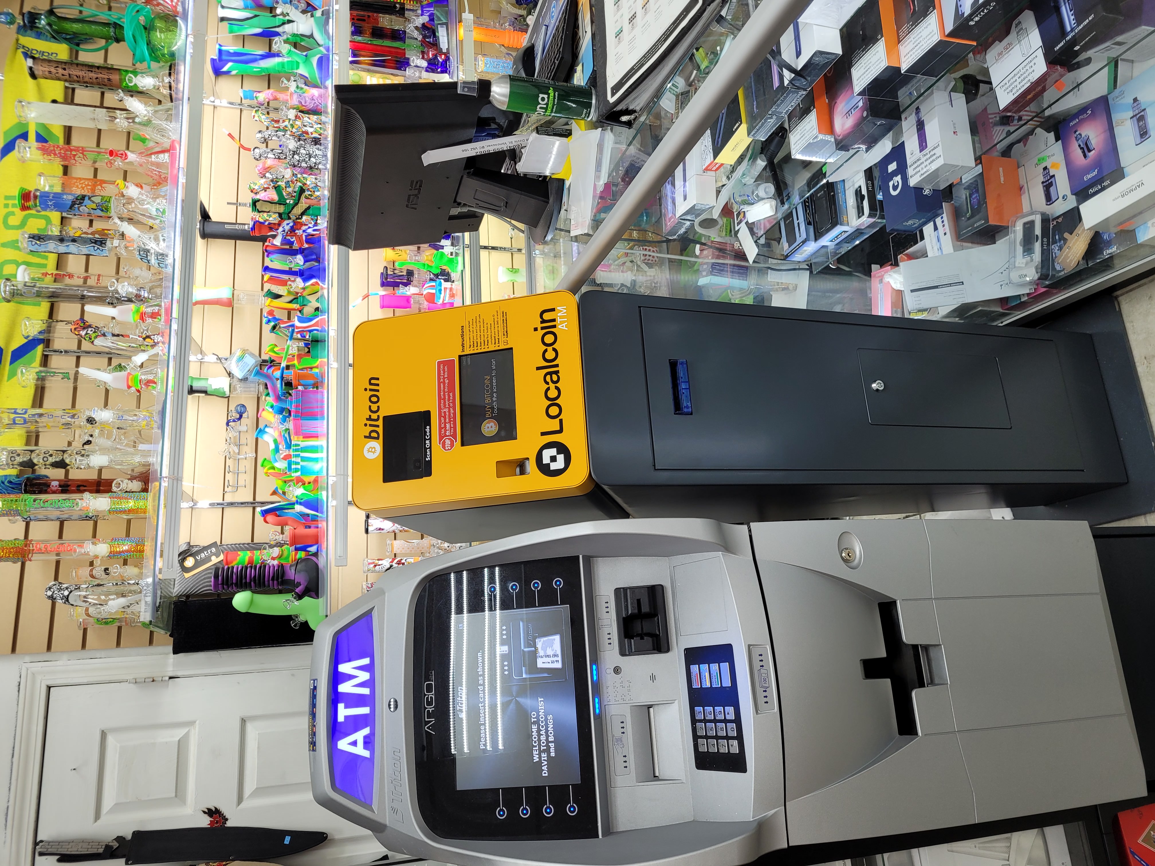 Image of Davie Smoke & Bongs